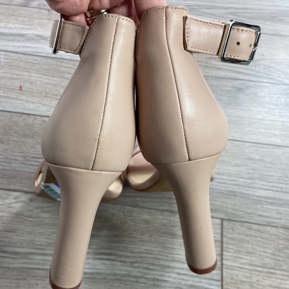 Euc Vince Camuto Acelyn Tan blush Sandal - Picture 6 of 10